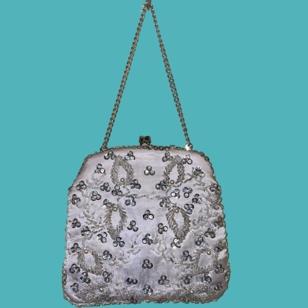 RICHERE Hand Made In Honk Kong‎ Vintage White  Silver Sequin Beaded Purse